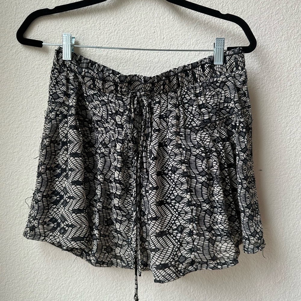 Charlotte Russe Black/Cream Lace Print Mini Skirt - Size M